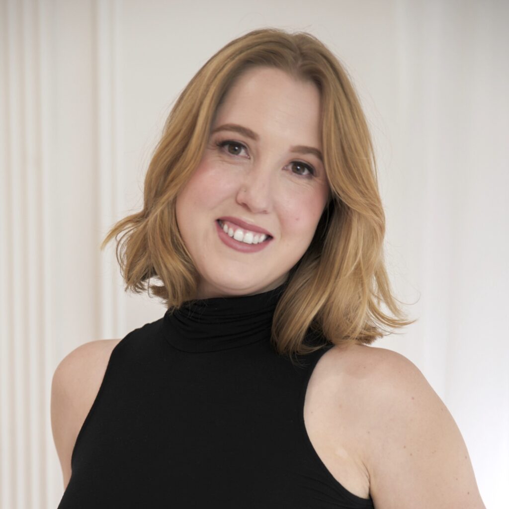 Rebecca Lyons headshot